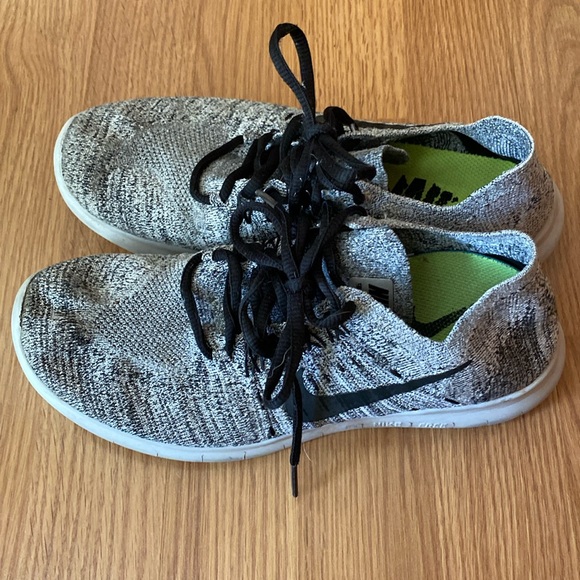 ❤️ Nike Free RN Fly Knit Sneakers Grey Black Size 8 1/2 - Picture 8 of 9